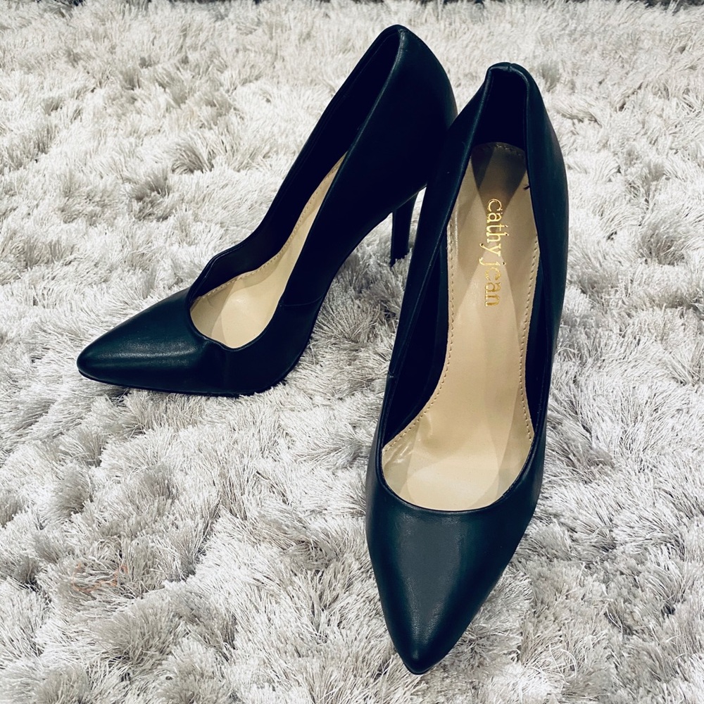 Cathy Jean Black Pumps